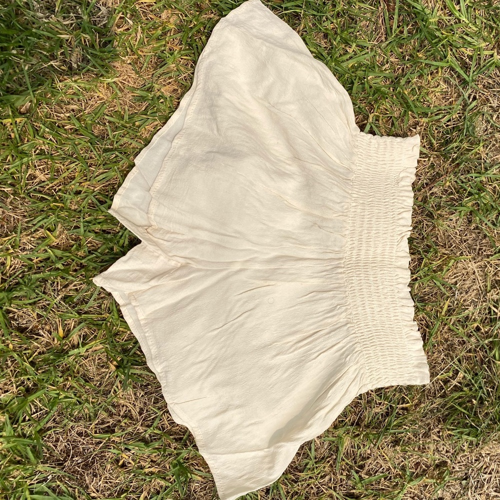 Flowy cream-colored shorts, Size S/M